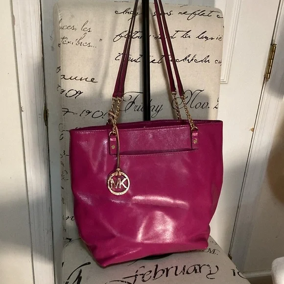 Michael Kors MK Jet set tote Shoulder bag BEAUTIFUL FUSCIA color 38T2XJST3A